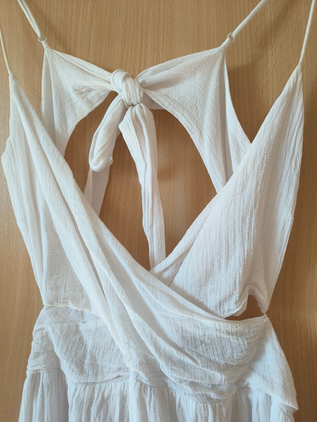 H&M Kleider: Weisses Sommerkleid mit Rückenausschnitt Gr. M – Gebraucht aus Baar von  1