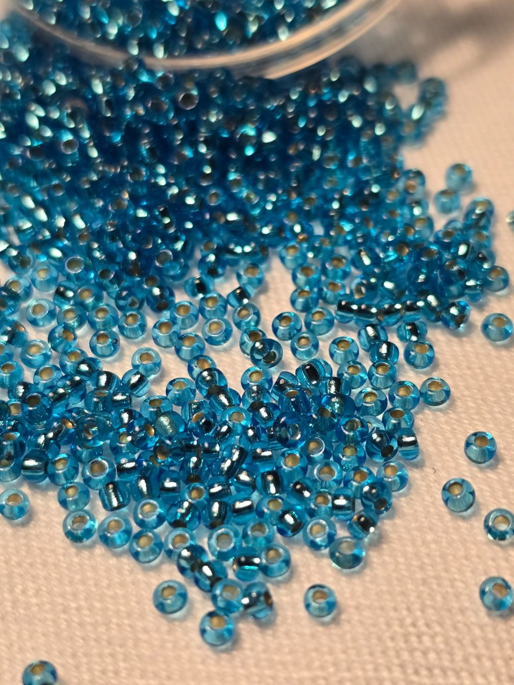 Perle (finte): Rocailles Perlen glänzendes blau 2.5mm – Nuovo (secondo la descrizione) da Basel venduto da Galia2001