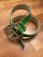 Ceinture verte style croco avec boucle argentée chic!