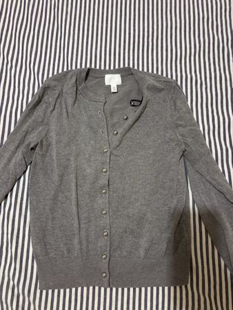 Cardigan grigio con bottoni argento 