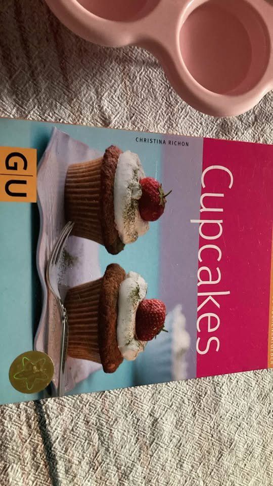 Komplettküchen: Toller Cupcakes Halter / Etagere + 2 Backbücher – Neu (gemäss Beschreibung) aus Rudolfstetten von Stellina1975 3