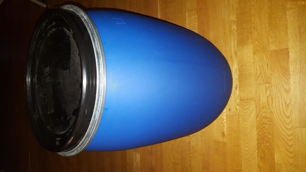 Blaue Fasser 120 L