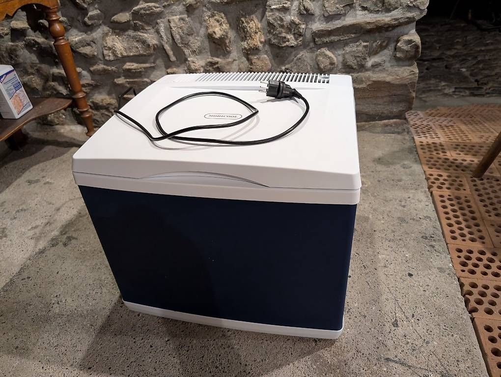 Frigoriferi & Refrigeratori: Glacière compression Mobicool MB40 40L - 12V / 230V Camping – Usato da Muraz (Collombey) venduto da mastique