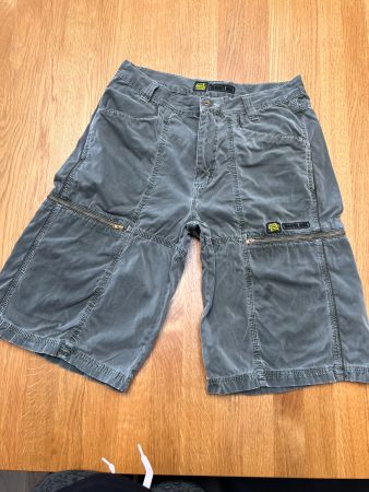 Coole Bench Bermuda Shorts Gr. 31 Militärlook Top Zustand!