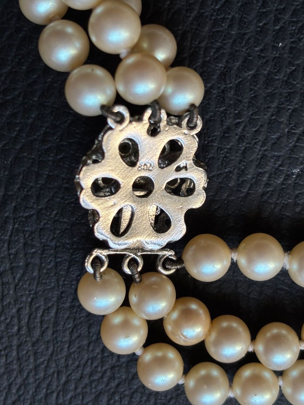 Catenine: Collier de perles  à trois rangs  fermoir en arget 800 – Usato da Peseux venduto da CharmeCommerce 7