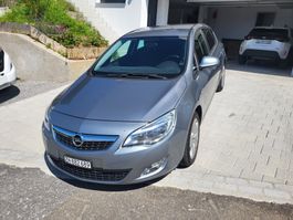 Opel Astra J 1.4 Turbo, Handschaltung, 8-fach bereift