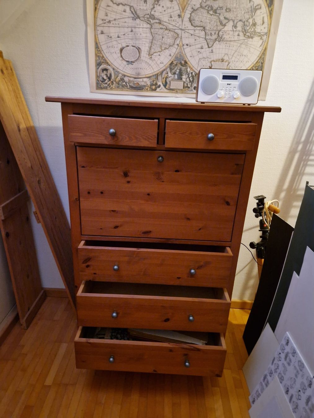 Articoli in legno: Mayflower Schreibtischkommode Holz – Usato da Dietlikon venduto da anbe64 2
