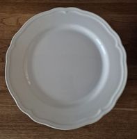 10 grosse Teller weiss wellenförmig guter Zustand