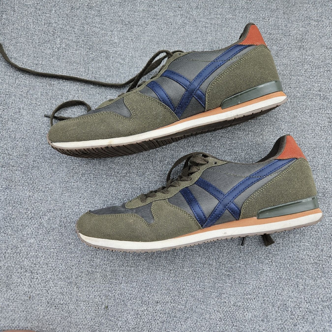Scarpe da uomo: Turnschuhe, wenig getragen, Grösse 44, – Nuovo (secondo la descrizione) da Herrliberg venduto da daki0017 2