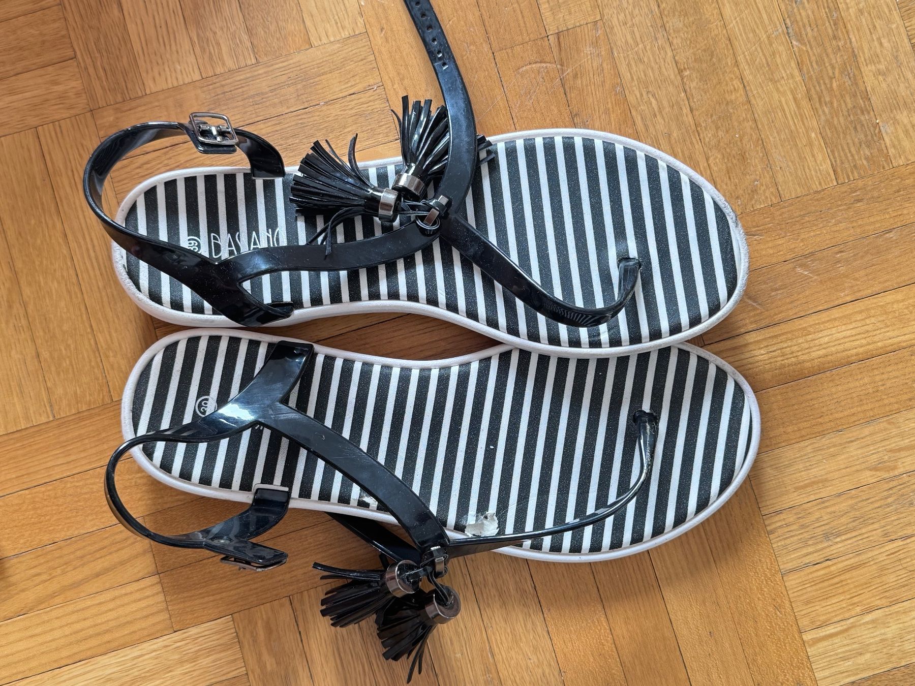 Chaussures femmes: Sandales – Neuf (Voir description) à Montreux par Iza_81199 2