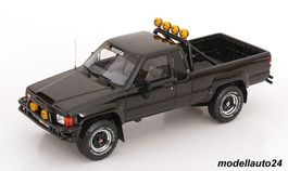 Toyota Hilux SR5 «Back to the Future» 1985  Otto Mobile 1:18