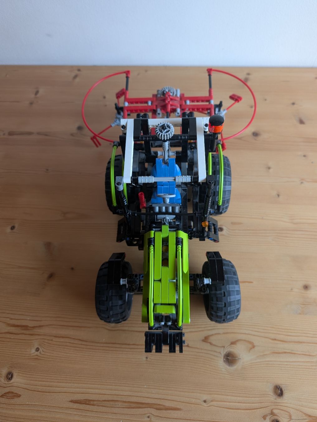 Lego Kit di costruzioni: LEGO Technic Grosser Traktor mit Heuwender – Usato da Widnau venduto da angiel02 2
