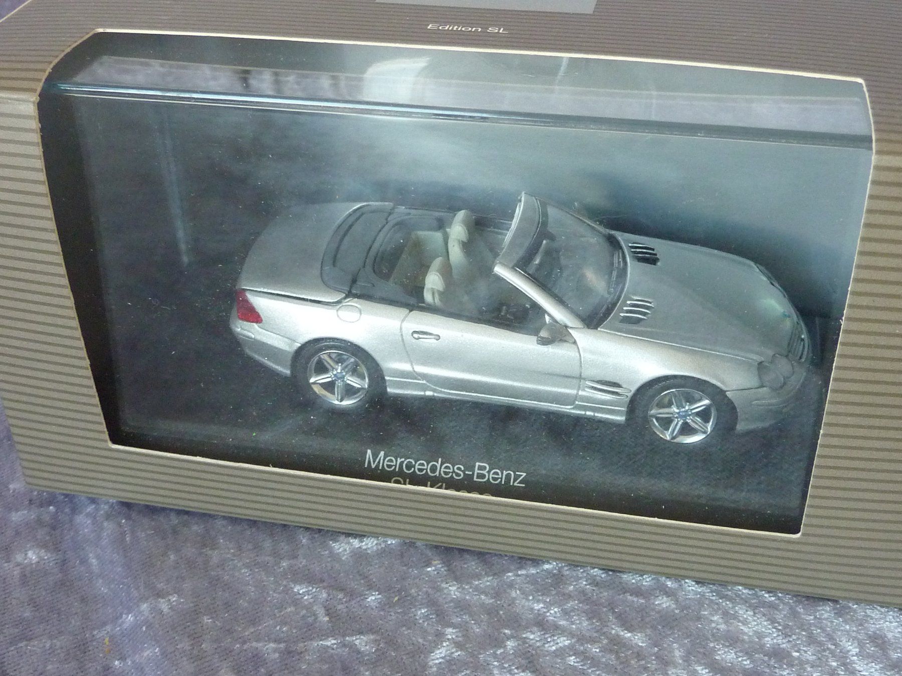 Norev Modellini d'auto: Mercedes SL R230  1:43 – Nuovo e nell'imballaggio originale da Dürrenäsch venduto da modellautos4you