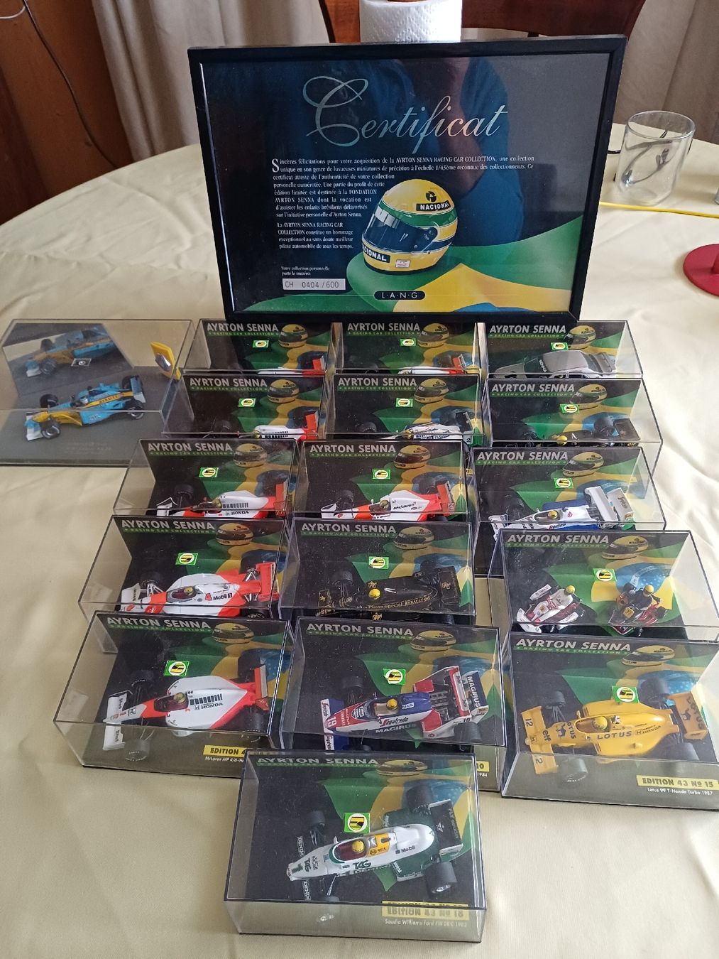 Lotus Modellini d'auto: collection Ayrton Senna racing – Nuovo e nell'imballaggio originale da Chateau d' Oex venduto da Dodom 1