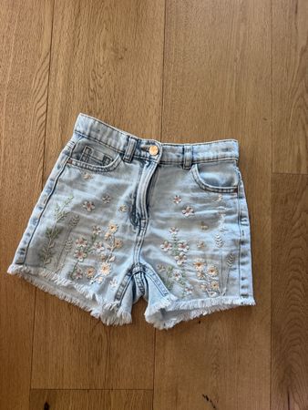 Jeans Shorts Next Grösse 116cm Mädchen bestickt guter Zustan