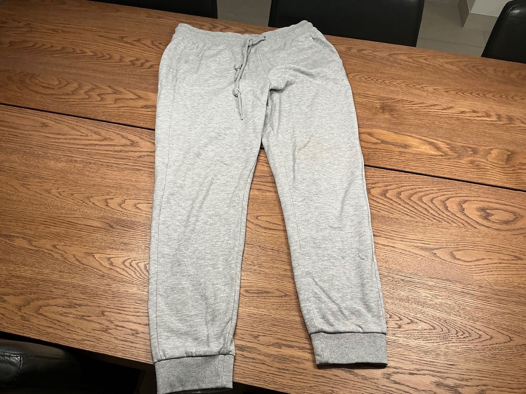 Pantaloni: Graue Damen Jogginghose, Grösse 42 – Usato da Würenlos venduto da Tina48