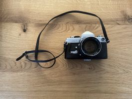 Minolta SR-7 Spiegelreflexkamera mit Schutzhülle