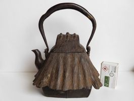 Japan Tetsubin Kessel antik Teezeremonie Kunst Architektur