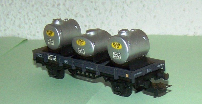 Renfe Modellini di ferrovie: Electrotren 1004 H0 Niederborder mit 3 SEMAT Behältern, DC – Nuovo (secondo la descrizione) da Brüttisellen venduto da Rentner44zh 3