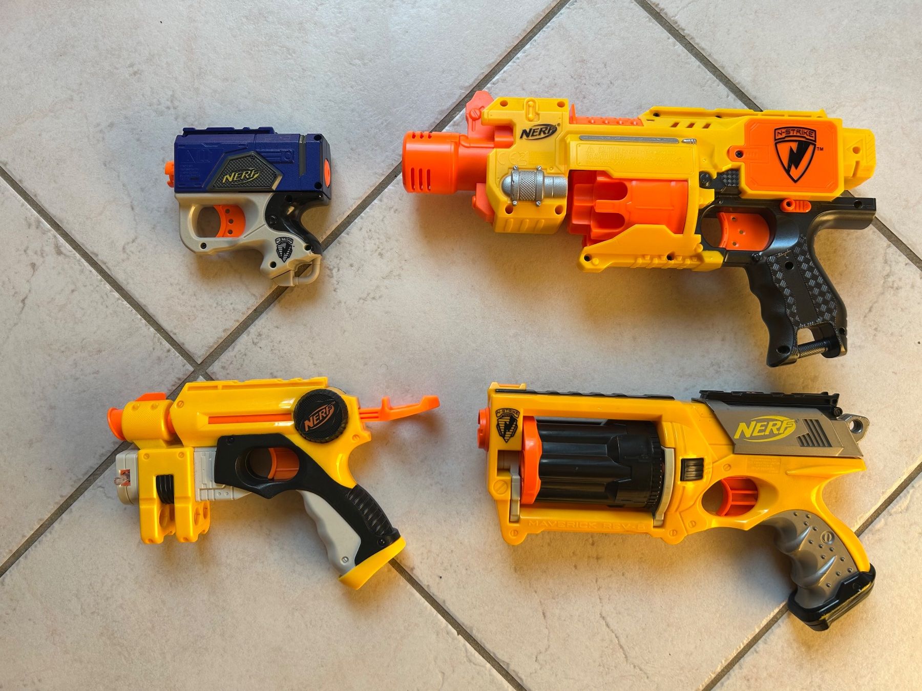 Nerf Giocattoli: Pistolets Nerf et munitions – Usato da Confignon venduto da kar_7slz 3