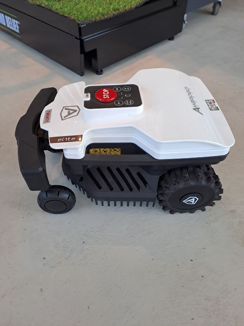Ambrogio Tagliaerba: robot Ambrogio Twenty Deluxe – Nuovo e nell'imballaggio originale da Loveresse venduto da AtelierBurkhalter 2