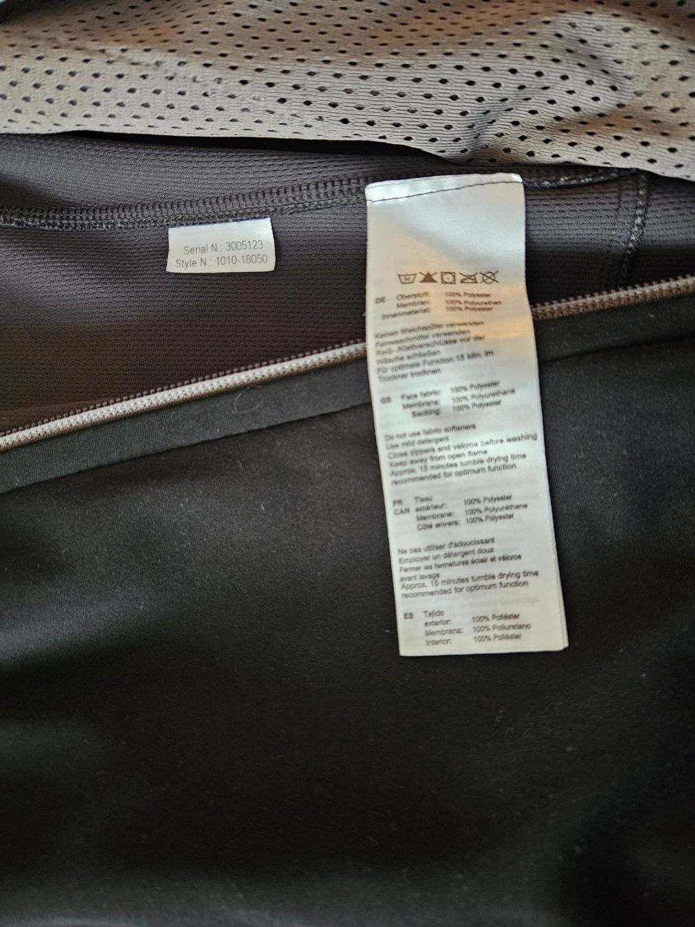 Mammut Jacken: Mammut, Soft Tech Jacke schwarz, leicht + flexibel, Top-Occ. – Gebraucht aus Einsiedeln von Salusa 9