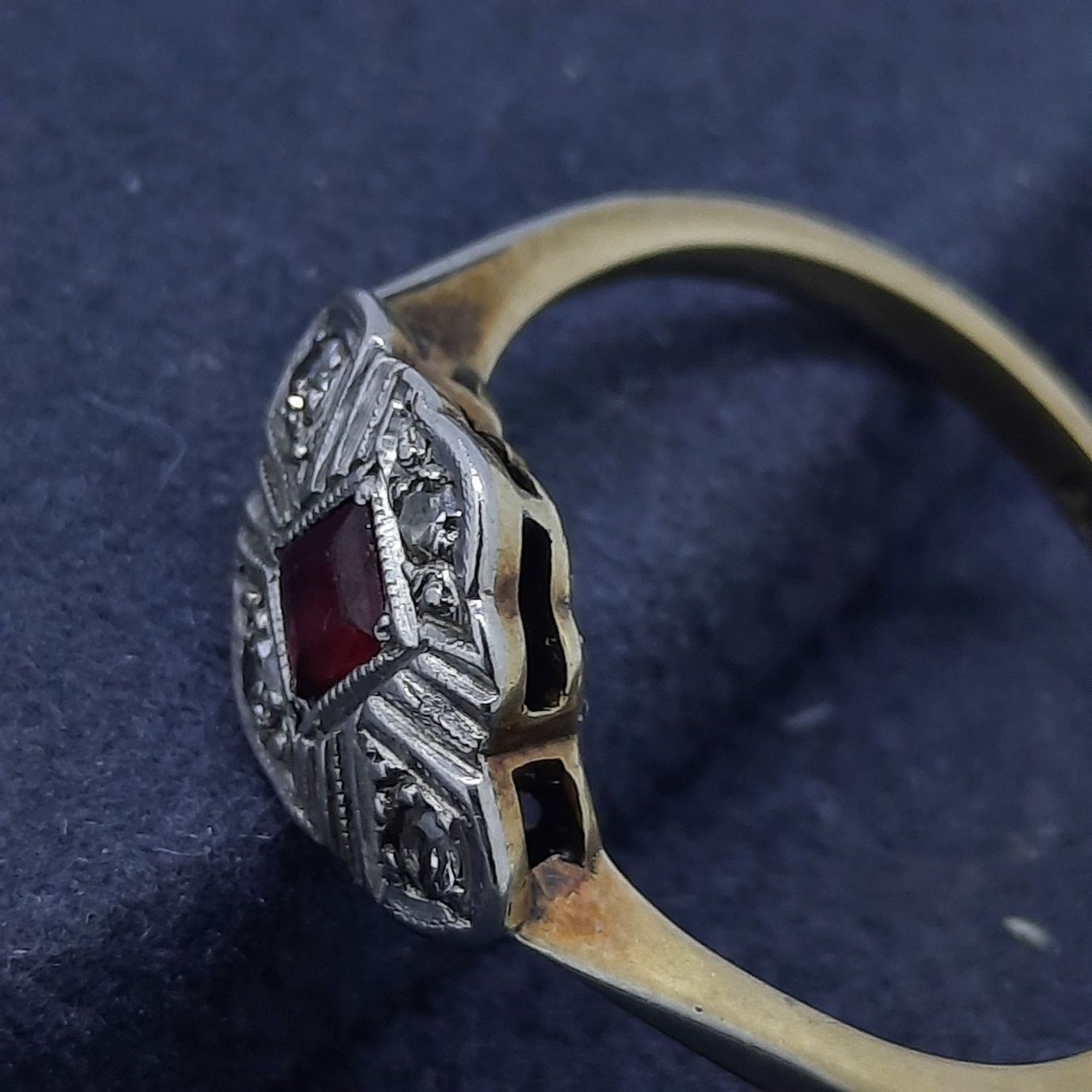Anelli: Goldring mit edlem Rubin Edelstein – Usato da Unterägeri venduto da Altgoldschmuck 1