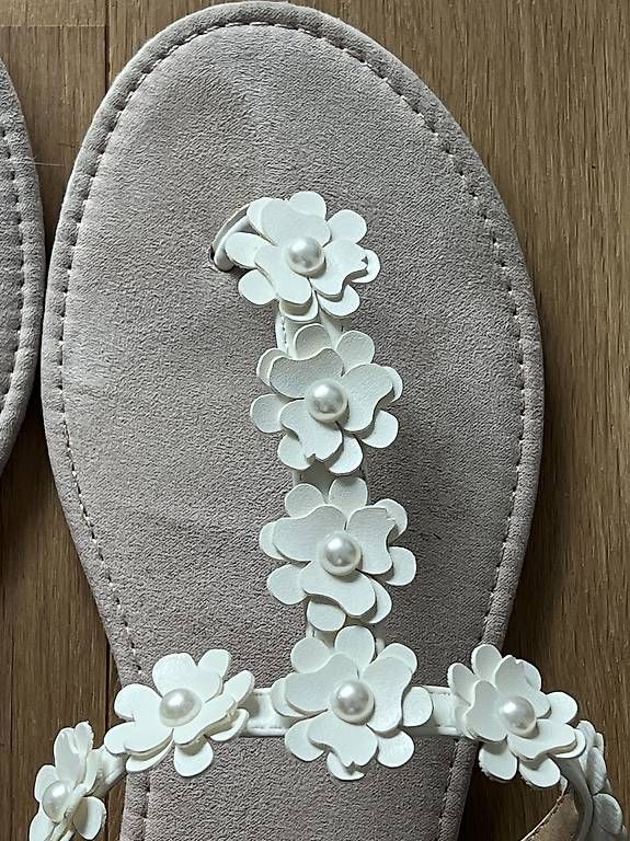 Scarpe da donna: Riemchensandalen weiss – Usato da Birsfelden venduto da Birsfelden_giveaway 1
