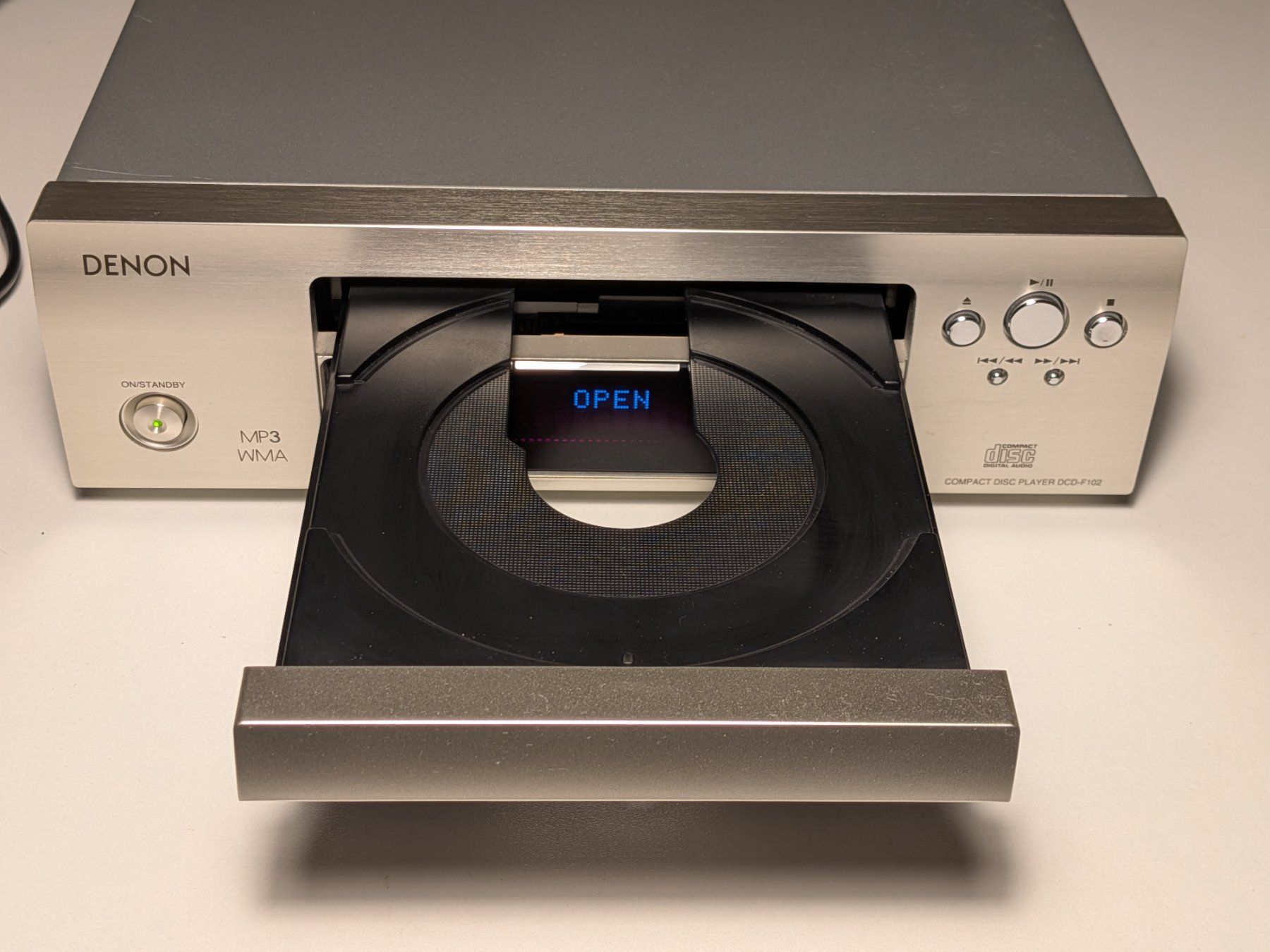 Denon Sistemi audio & multimediali: Denon DCD-F102 CD-Player (Versand möglich) – Usato da Wallisellen venduto da Yurito 1