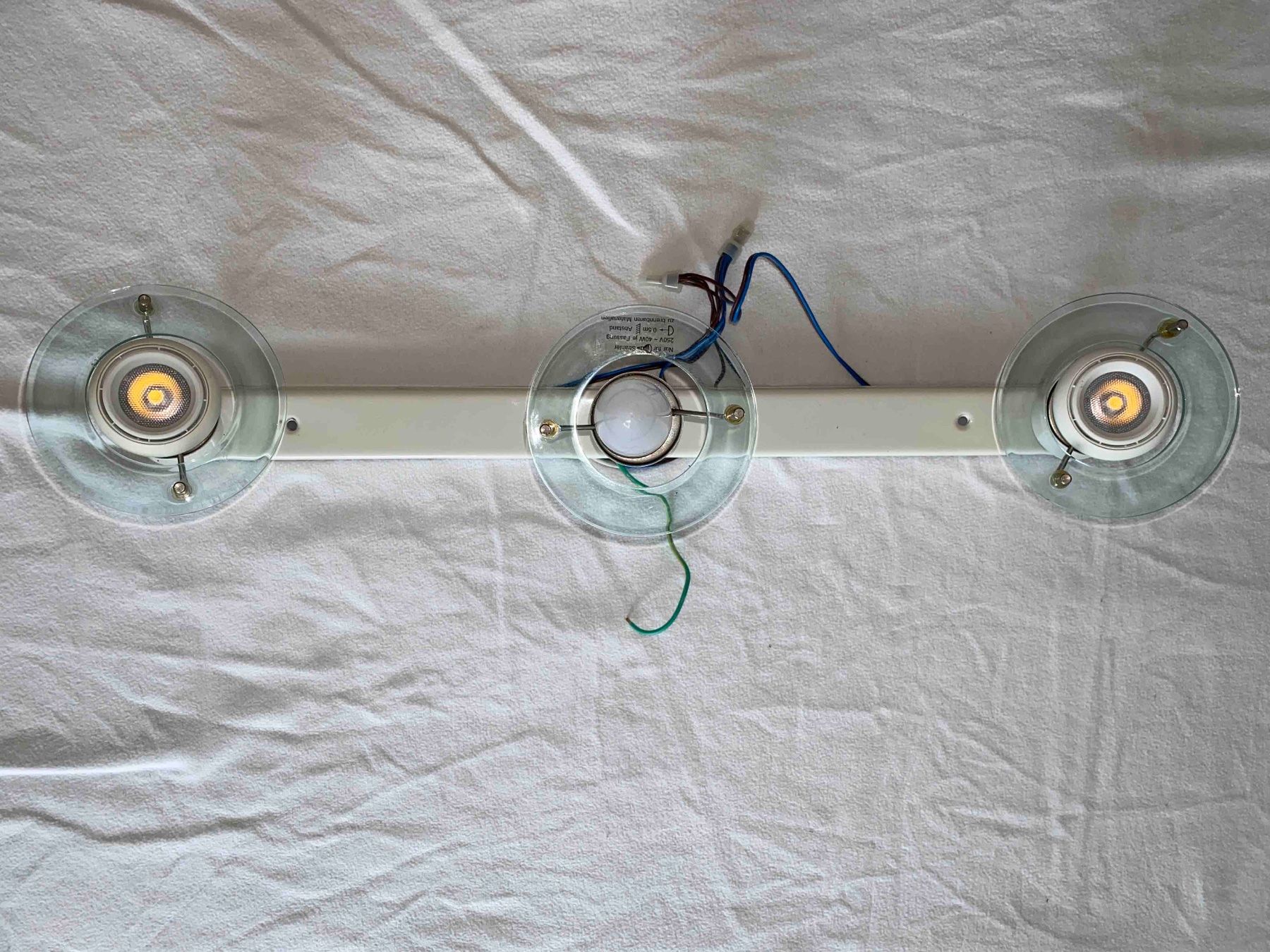 Kronleuchter & Deckenlampen: Dreistrahlige Lampe mit beweglichen Spots – Gebraucht aus Maur von privat101 2