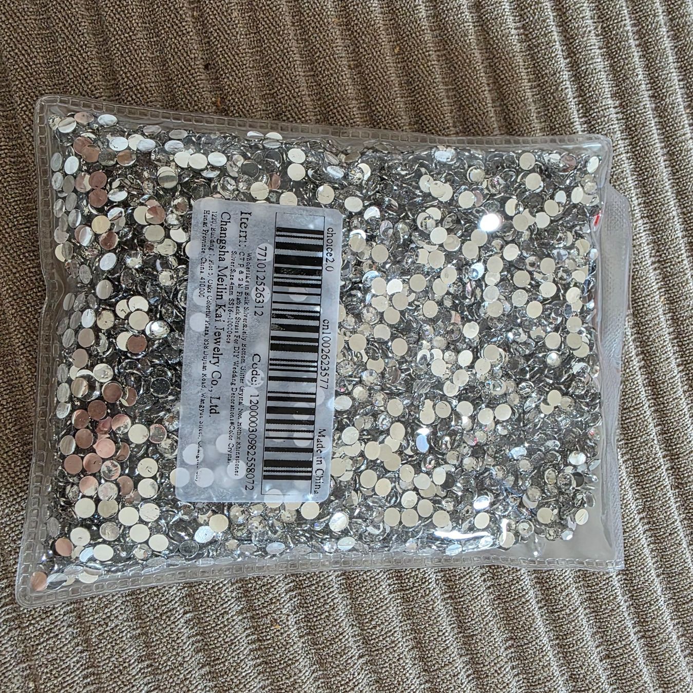 Kit bricolage: Rhinestones, 4mm - Silver Color – Nuovo (secondo la descrizione) da Montreux venduto da r_carli