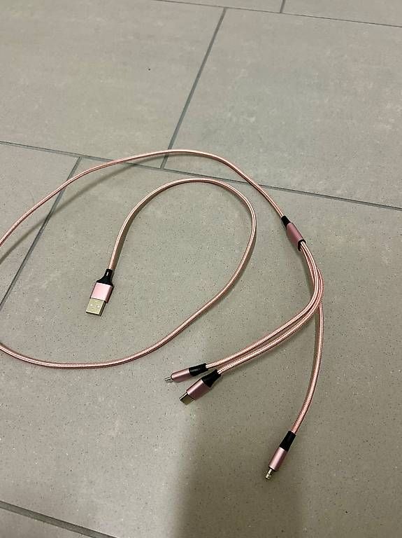 Kabel: Ladekabel rosa – Gebraucht aus Zürich von Nia_S