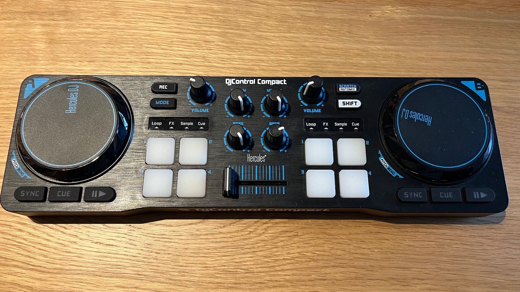 Strumenti musicali: Hercules DJControl Compact – Usato da Zürich venduto da mepjp
