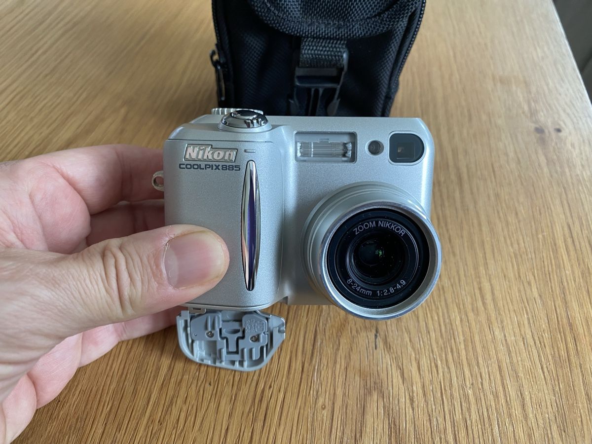 Nikon Fotocamera: Nikon Coolpix 885 – Usato da Fällanden venduto da Spany 1