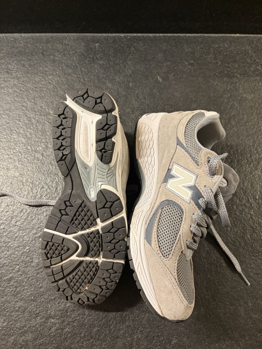 New Balance Scarpe da donna: New Balance 2002R Sneaker Gr. 38.5  Grau/Beige – Usato da Oberdiessbach venduto da Chachacha95 1