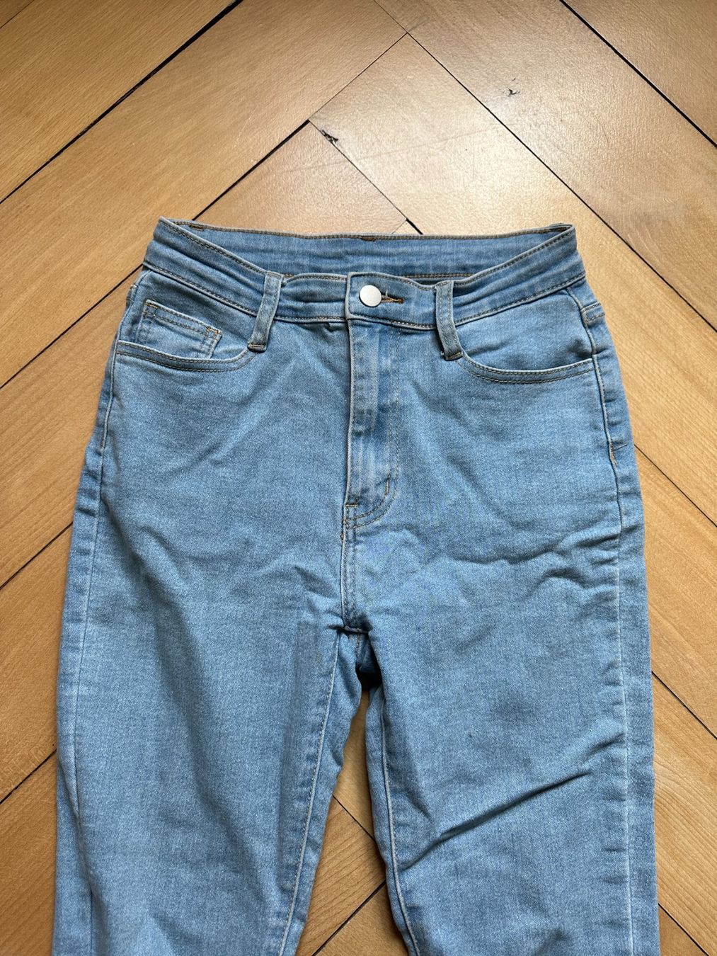 Shein Jeans: SHEIN - Jeans hellblau S – Gebraucht aus Zürich von Diazaio 1
