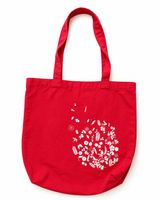 Rote Stofftasche mit Blumenmuster