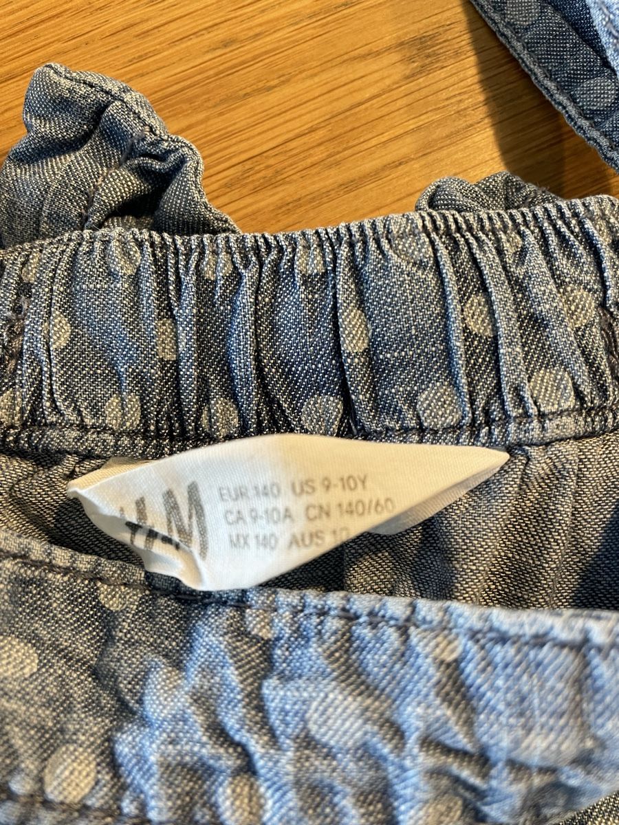 H&M Vestiti & Gonne: Jeansrock mit Trägern Mädchen – Usato da Balgach venduto da sei_s6d7 2