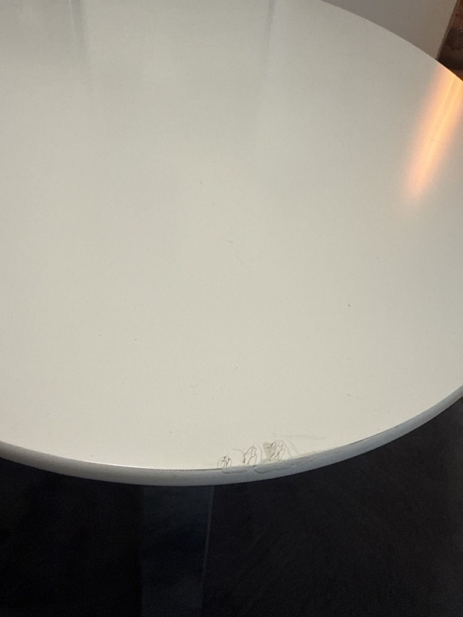 Tische: Couchtisch Oval Weiss mit Metallgestell – Gebraucht aus Horgen von Melosita0 3