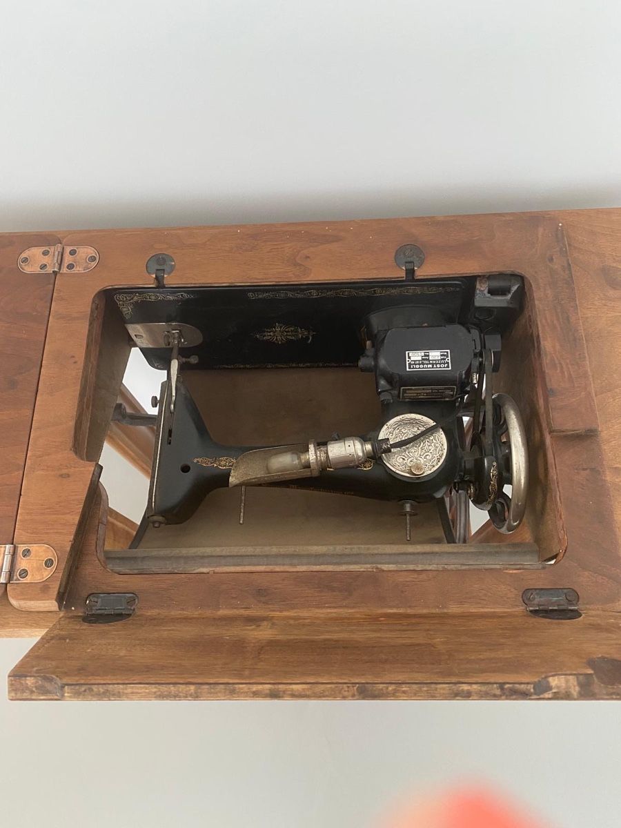 Singer Macchine da cucire: Singer Nähmaschine antik, mit Tisch – Usato da Obernau venduto da SIGGEW 6