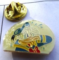 Pin Comics Donald  in Schweiss