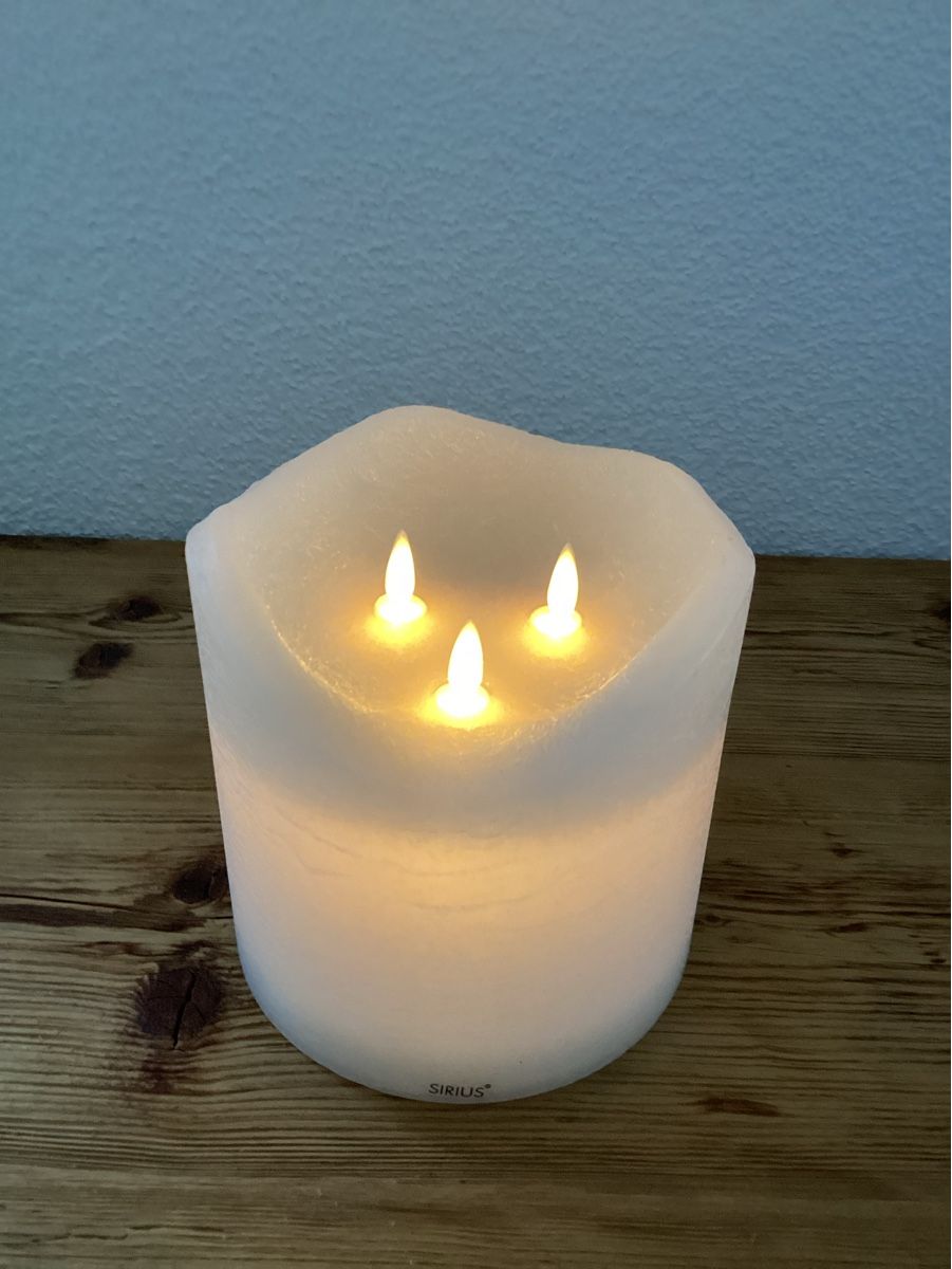 Candele: Led echtwachs Kerze mit drei Dochten – Usato da Wassen UR venduto da SABDOM