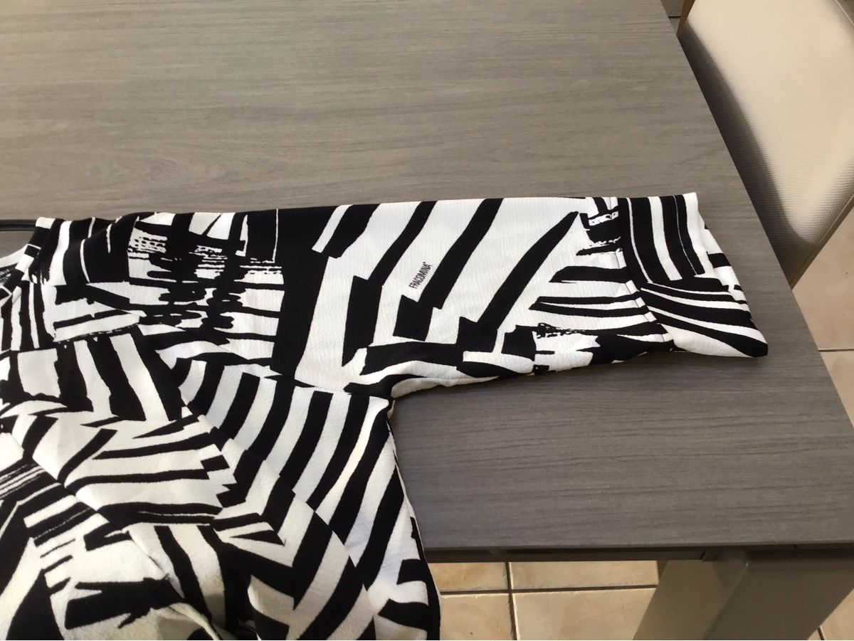 Vestiti: Robe – Usato da Plan-les-Ouates venduto da Cassero 2
