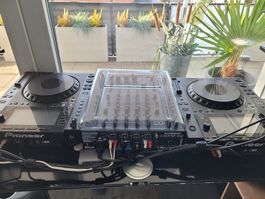 Biete DJ Komplett Set  bestehend aus  2 x Pioneer CDJ 900 