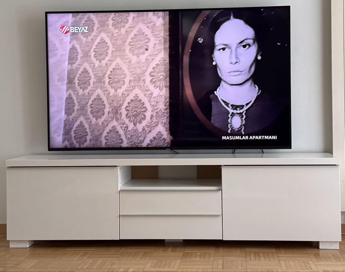 Ikea Mobili TV: Tv Möbel  – Usato da Effretikon venduto da ner_hb6j