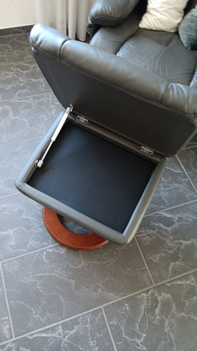 Poltrone: Ledersessel mit Hocker, Drehsessel, Relaxsessel – Usato da Habsburg venduto da Andcha 5