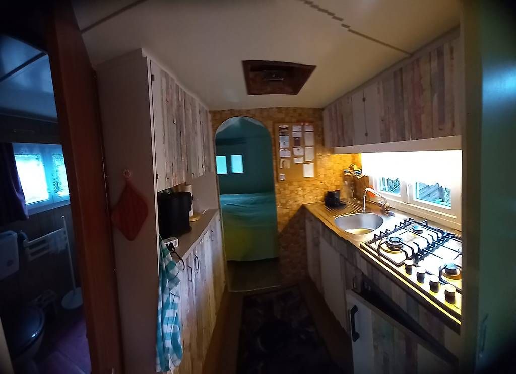 Camping Fahrzeuge: Wohnmobil fest auf Platz verankert – Gebraucht aus Sissach von tigibloch99 2