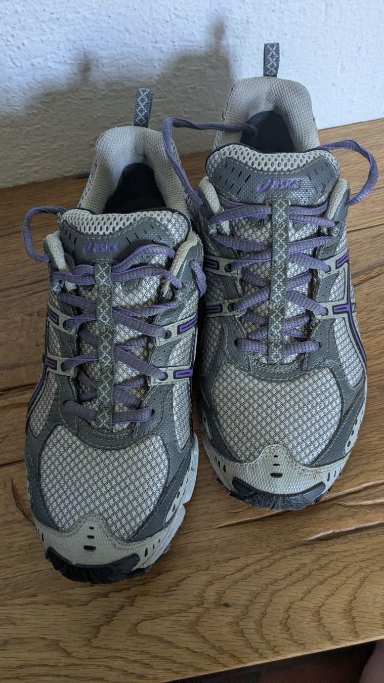 Asics Scarpe da donna: Asics 37.5 – Usato da Zürich venduto da FloraMarie 1