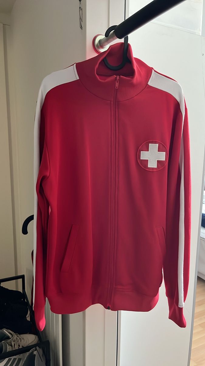 Jacken: Trainingsjacke Nati rot Schweiz Grösse M – Gebraucht aus Zürich von msxtnt