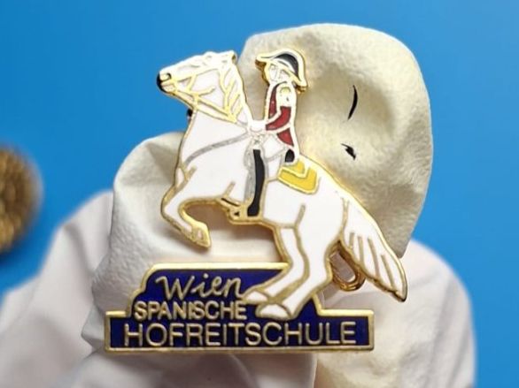 Spille & Fermagli: Brosche Wien Spanische Hofreitschule  - Box 48 – Usato da Köniz venduto da Pinscollect